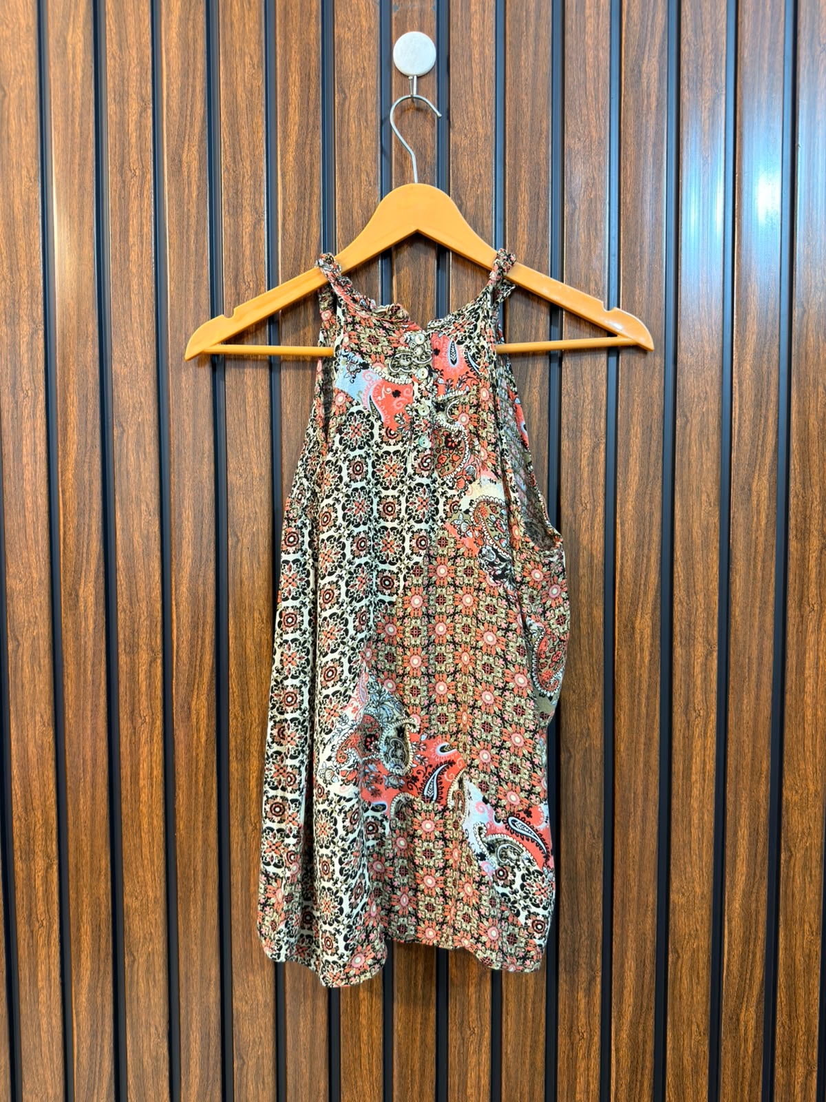 Chest 20  Length 24  fabric Rayon Branded Womens Western Sleeveless Top