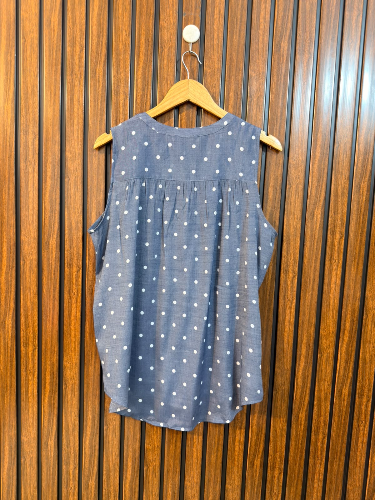 Chest 22  Length 27 to 29  Fabric Cotton Silk Branded Western Ladies Sleeveless Top