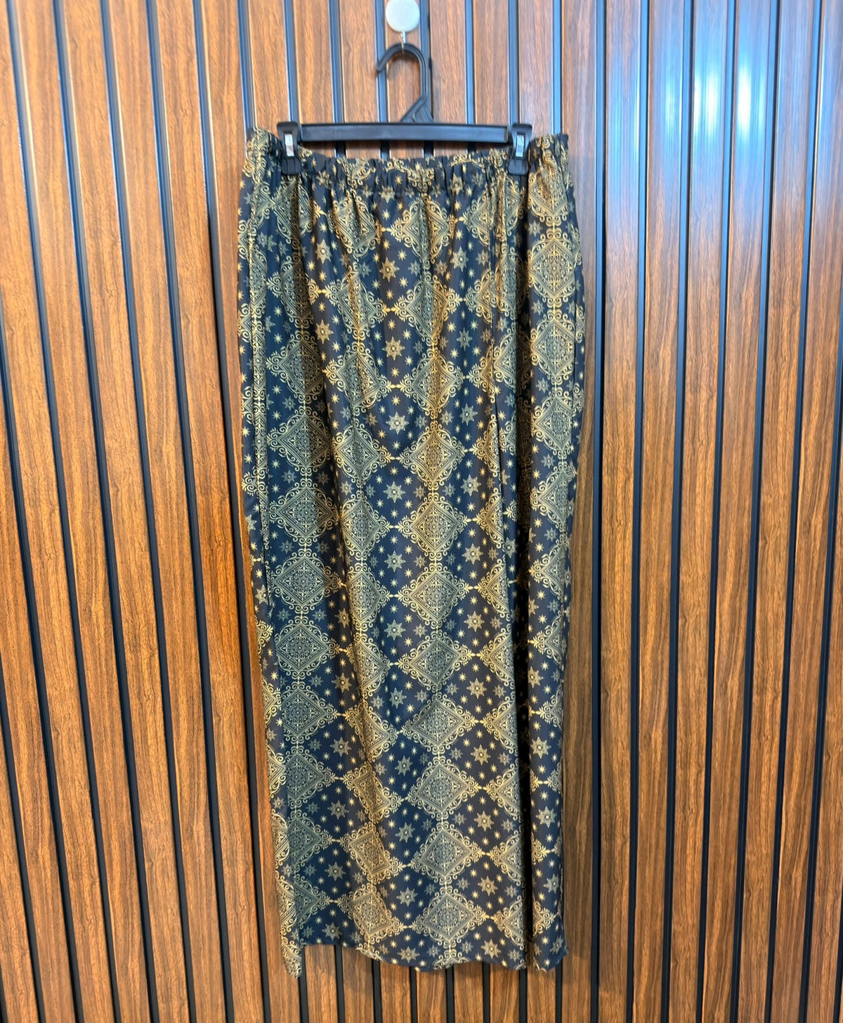 Waist 38  Lenght 41  Fabric silk Western Ladies Skirt Collection
