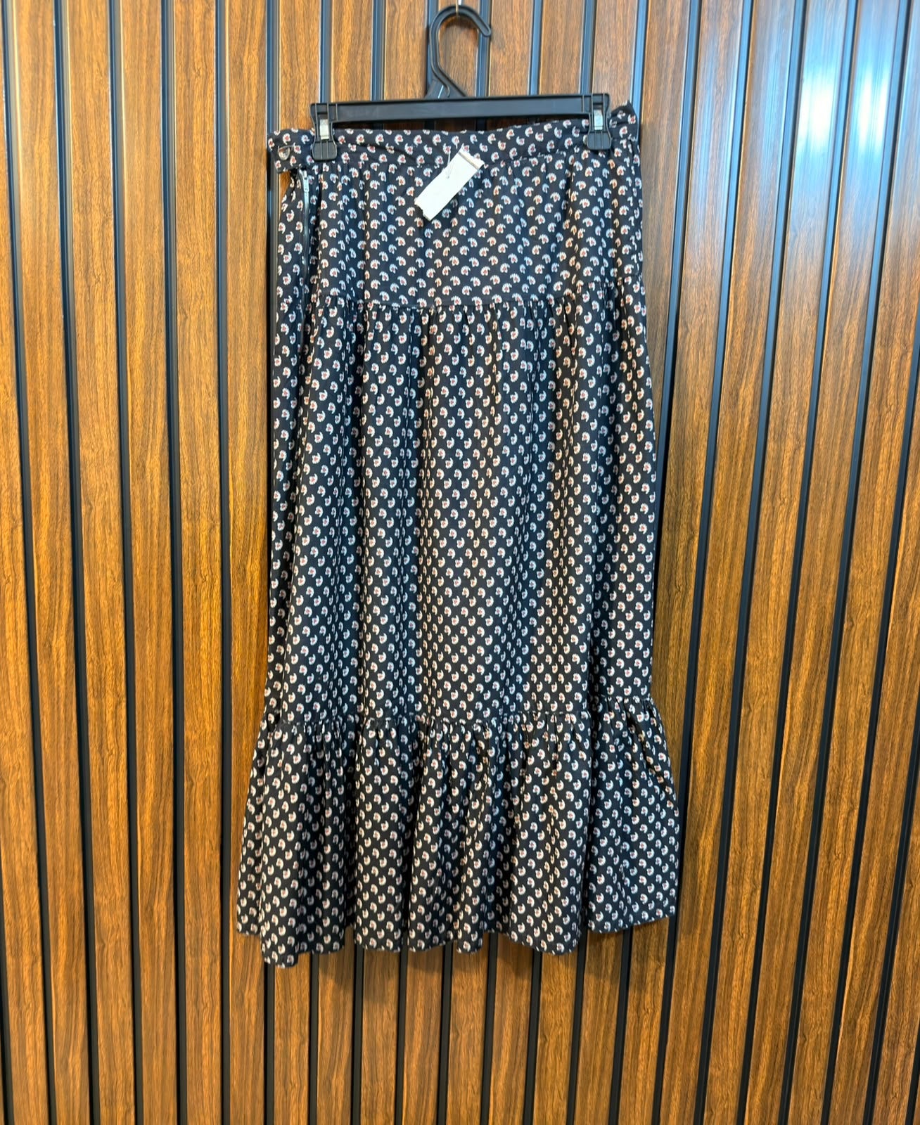 Waist 28  Lenght 34  Fabric Cotton Silk Women's Branded Skirt