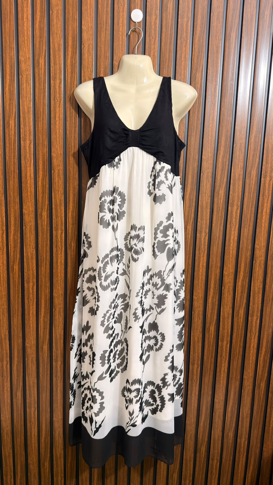 Chest 21  Lenght 54  Fabric Chiffon Women's Western Long Maxi Dress