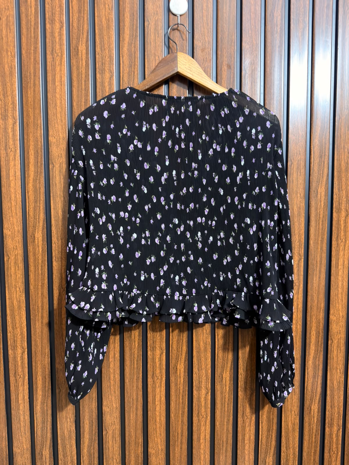 Chest 22  Lenght 19  Fabric Chiffon Branded Womens Full Sleeve Top