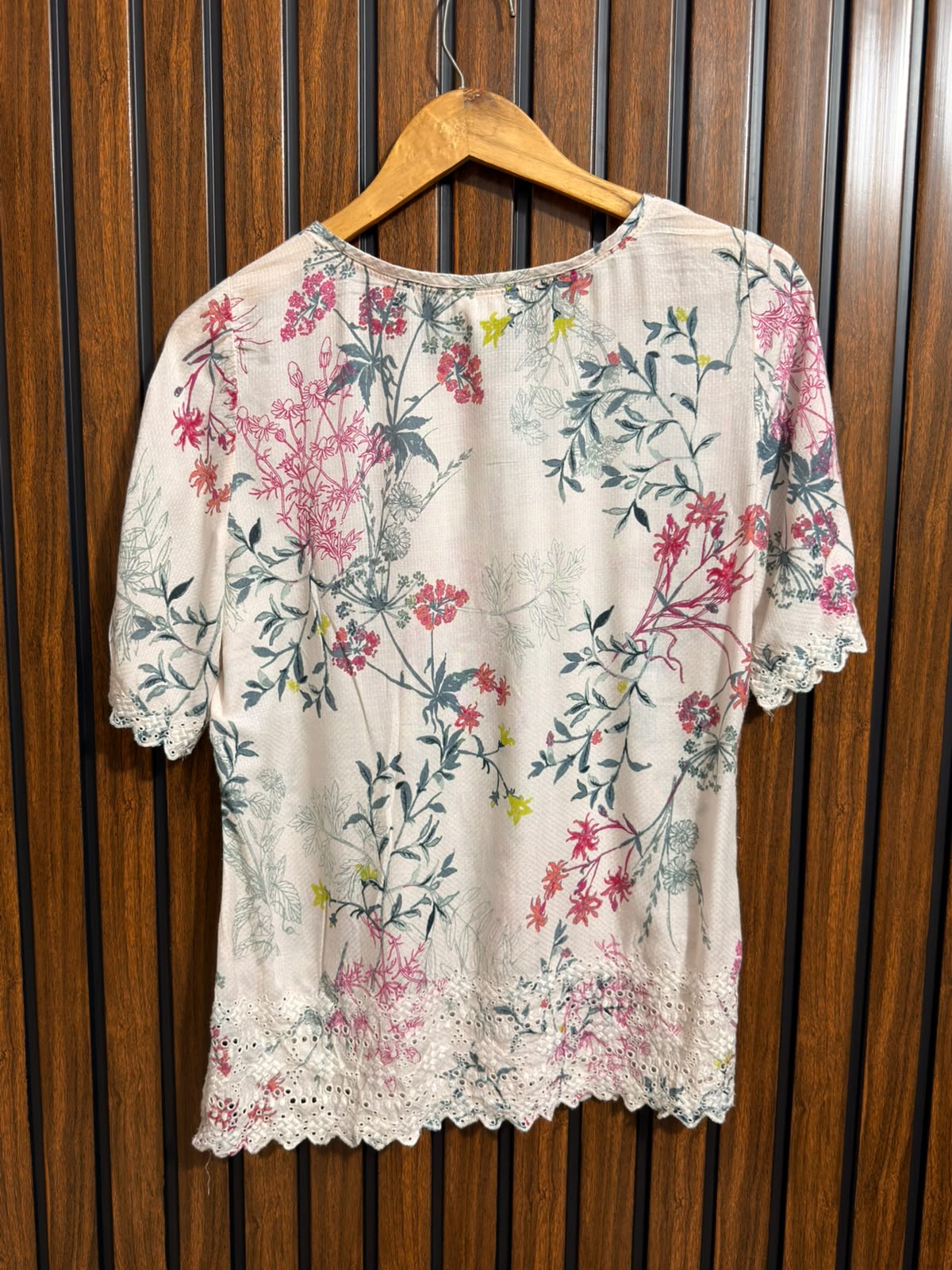 Chest 19  Lenght 25  Fabric Linen Branded Womens Half Sleeve Wear
