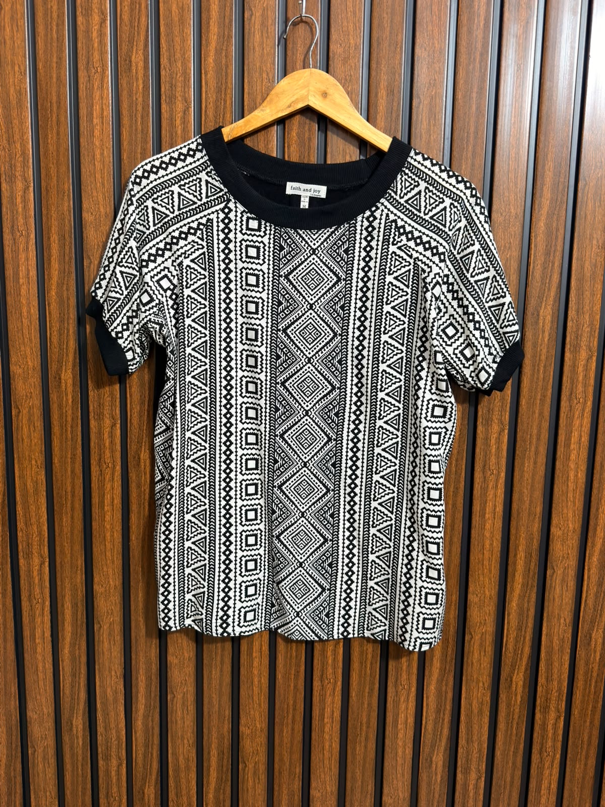 Chest 20  Lenght 26  Fabric Linen  and jersey Western Womens Half Sleeve Top