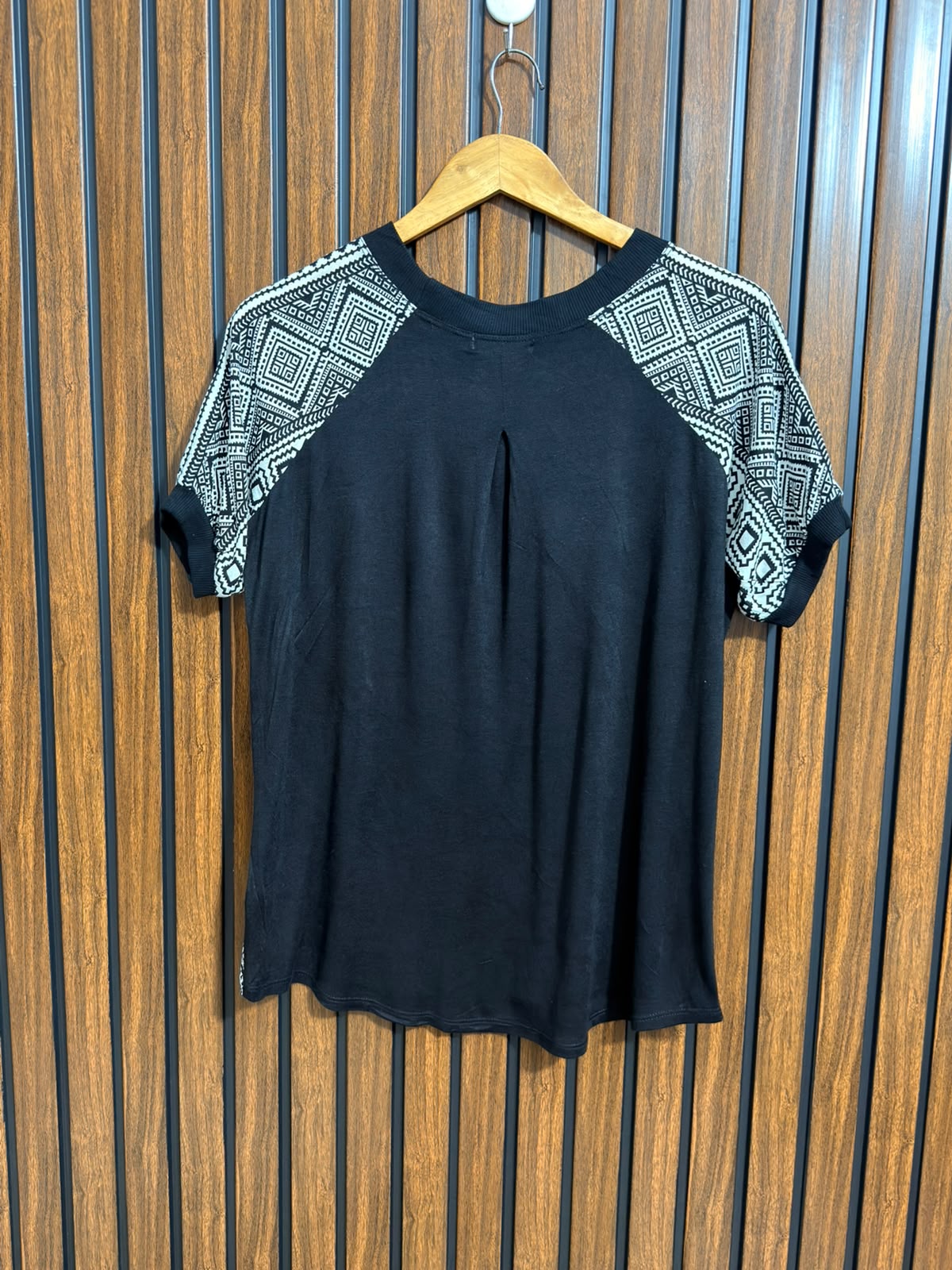 Chest 20  Lenght 26  Fabric Linen  and jersey Western Womens Half Sleeve Top