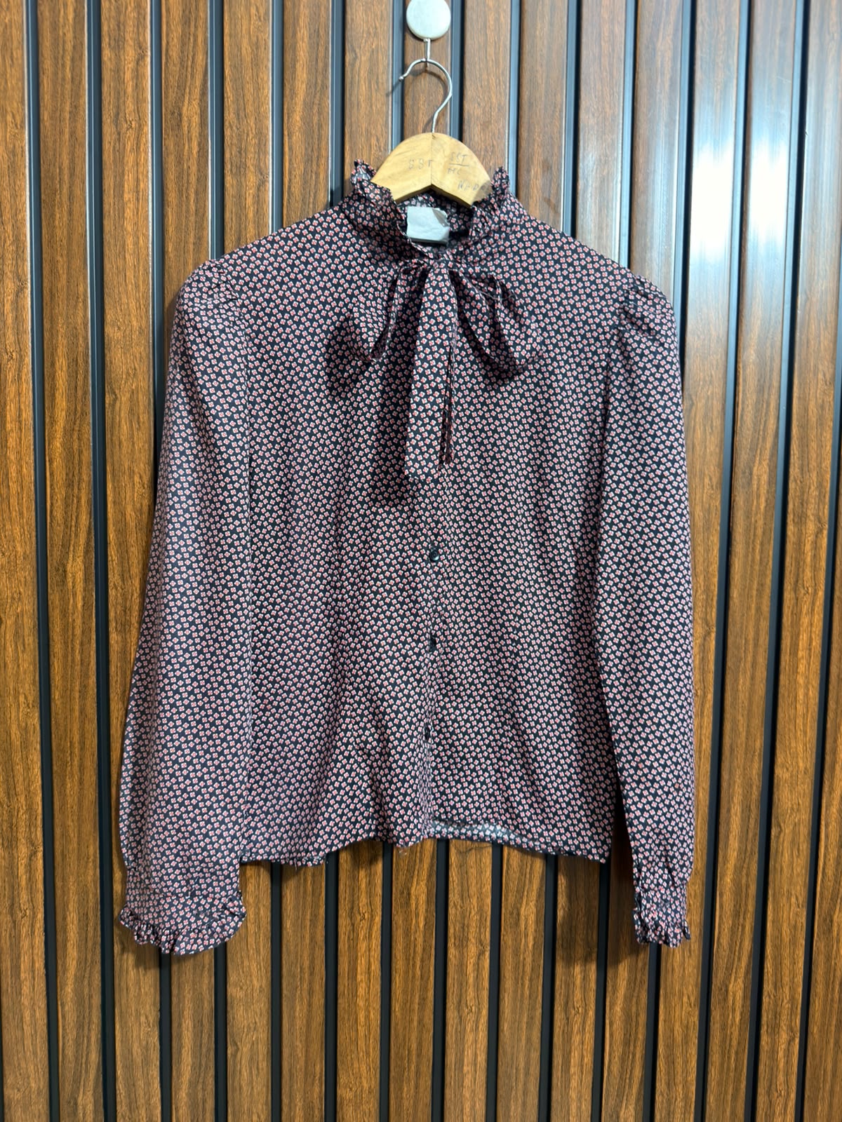 Chest 16  Lenght 22  Fabric Cotton Ladies Branded Full Sleeve Top