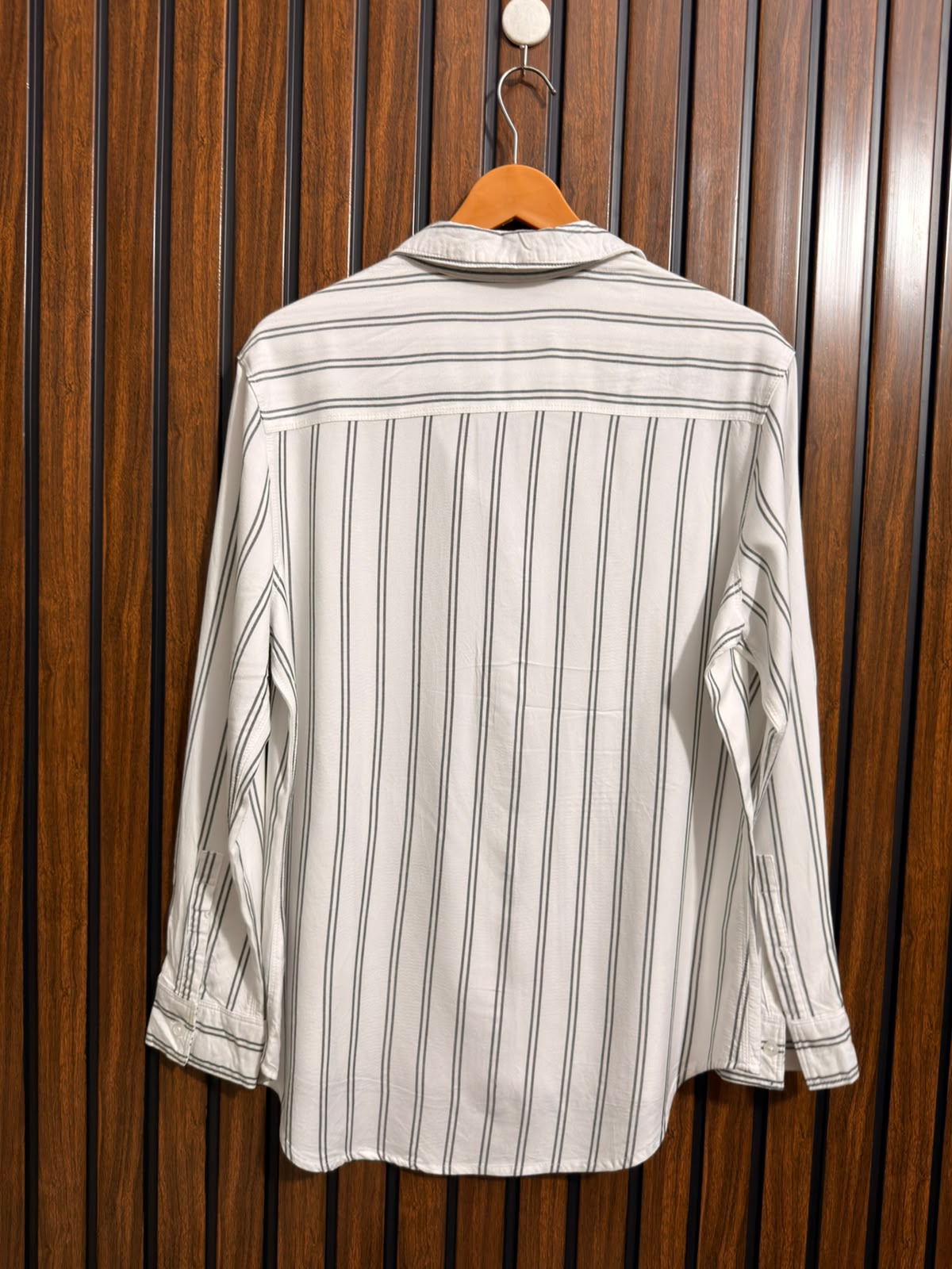 Chest 20  Lenght 27 to 28  Fabric linen Branded Ladies Full Sleeve Top