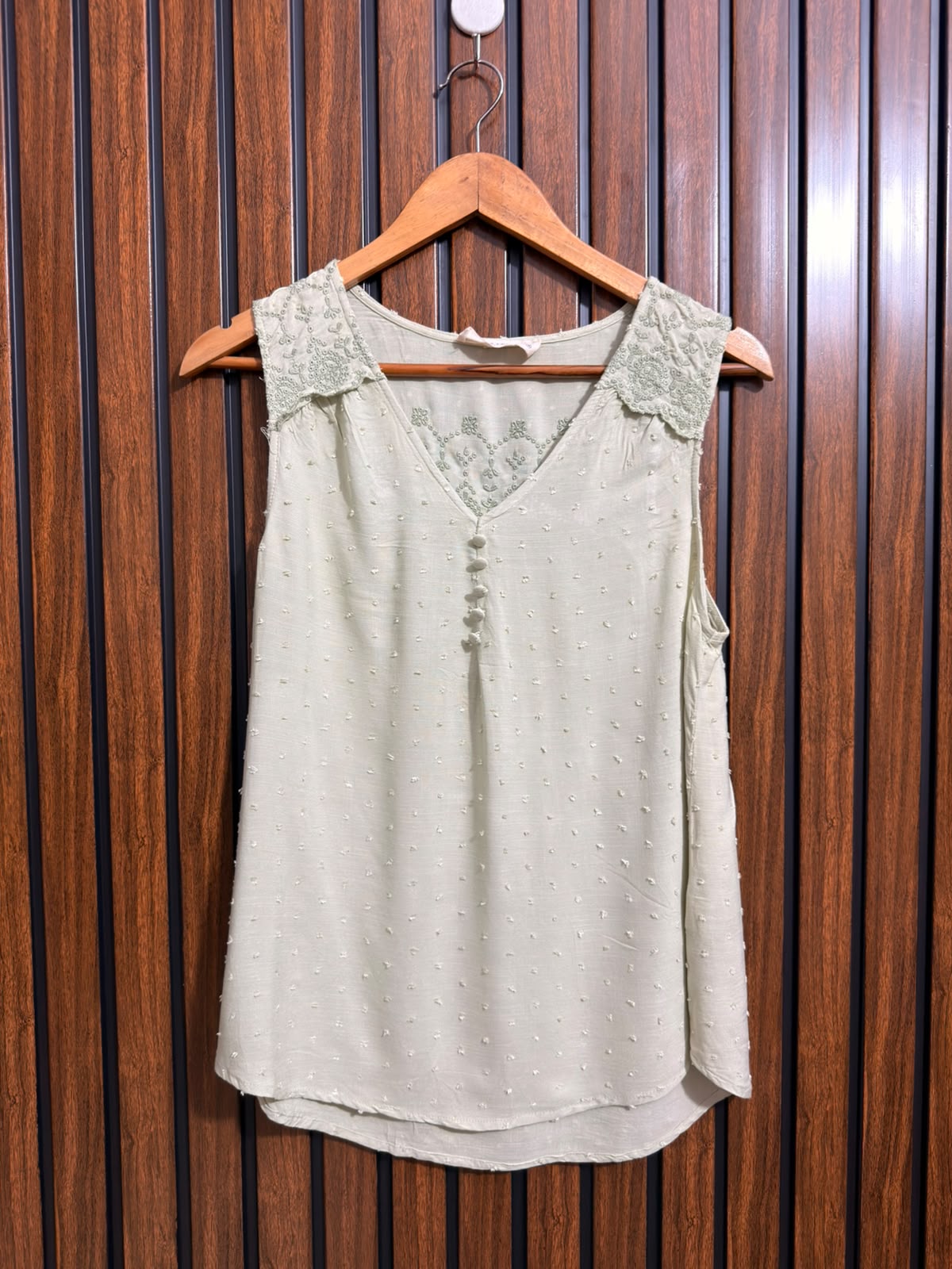 Chest 18  Lenght 25  Fabric linen Western Sleeveless Top