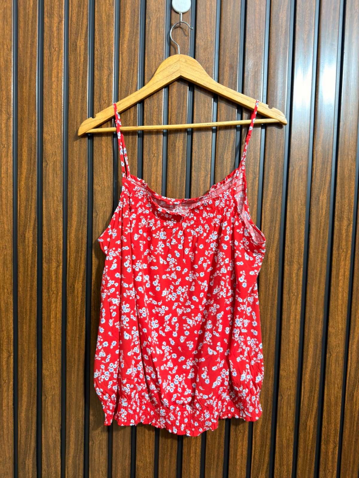 Chest 21  Lenght 26  Fabric linen Ladies Sleeveless Top