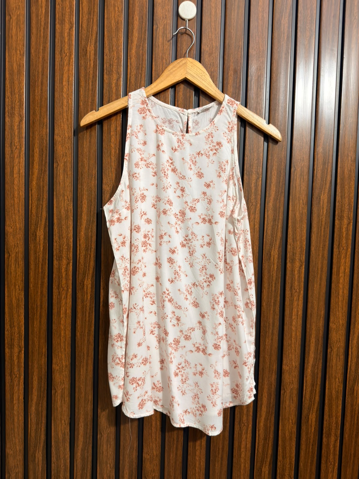 Chest 19  Lenght 27  Fabric linen Ladies Western Sleeveless Top