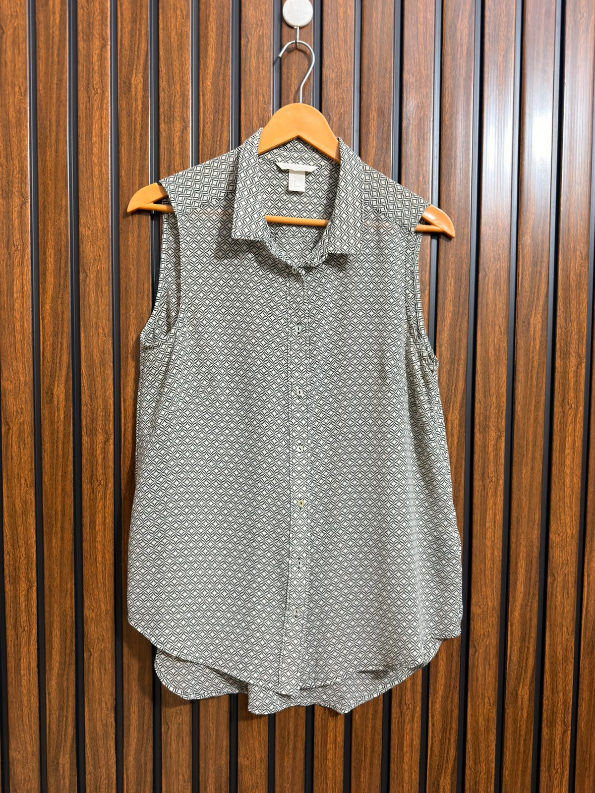 Chest 19  Lenght 26 to 29  Fabric chiffon Western Womens Sleeveless Top