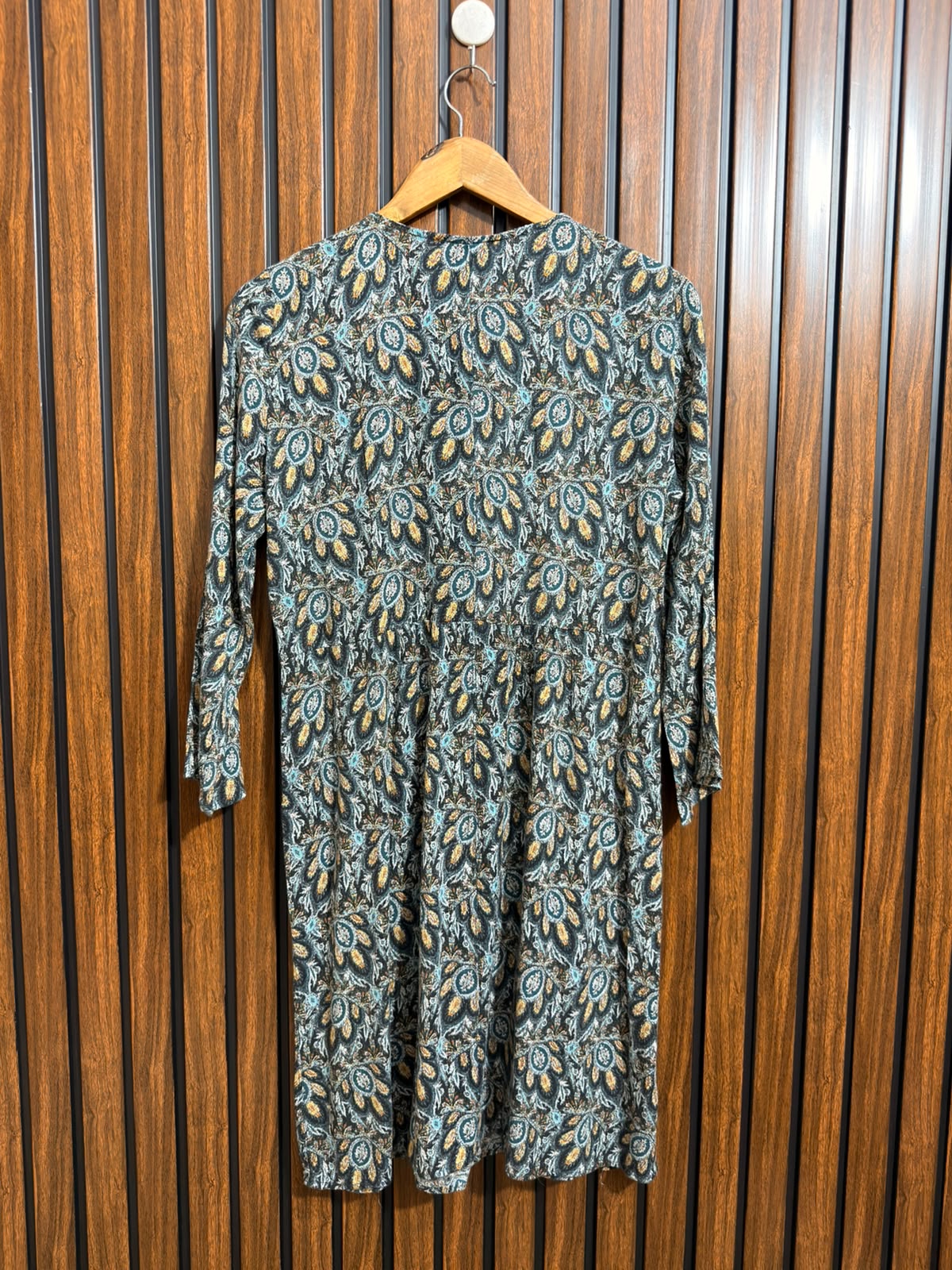 Chest 18  Length 36  Fabric rayon Branded Womens Long Top Outfit