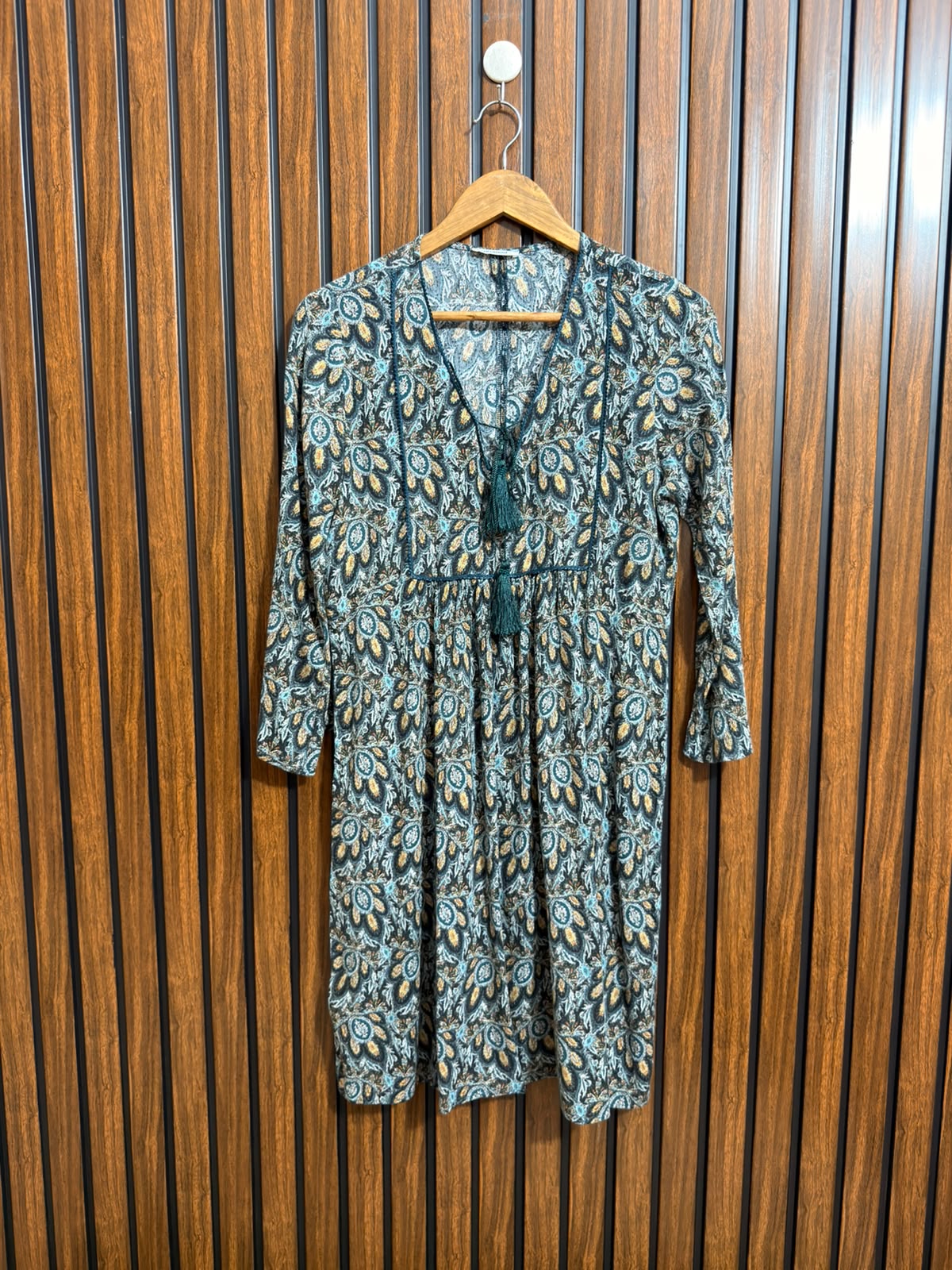 Chest 18  Length 36  Fabric rayon Branded Womens Long Top Outfit