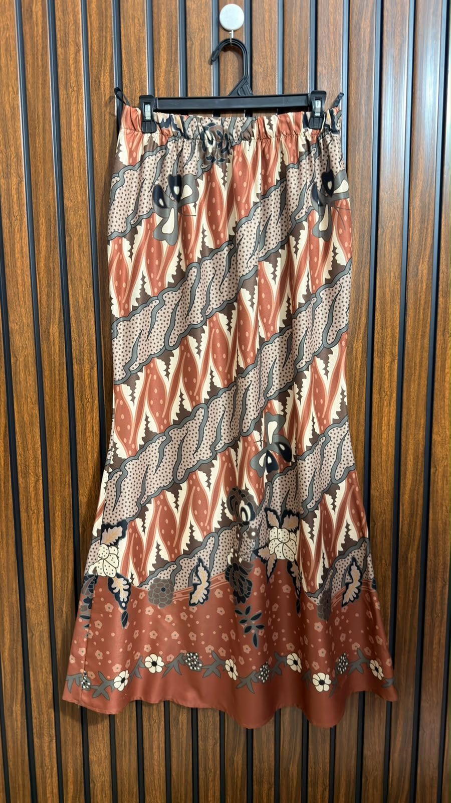 Waist 32   Lenght 41   Fabric silk Western Ladies Skirts