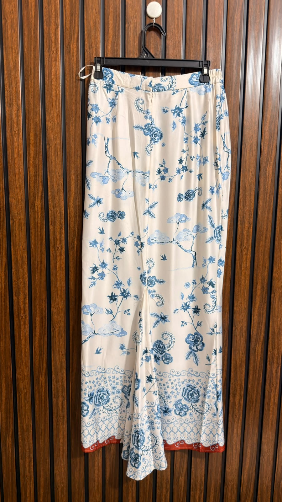 Waist 30  Lenght 41   Fabric silk Western Womens Branded Skirt