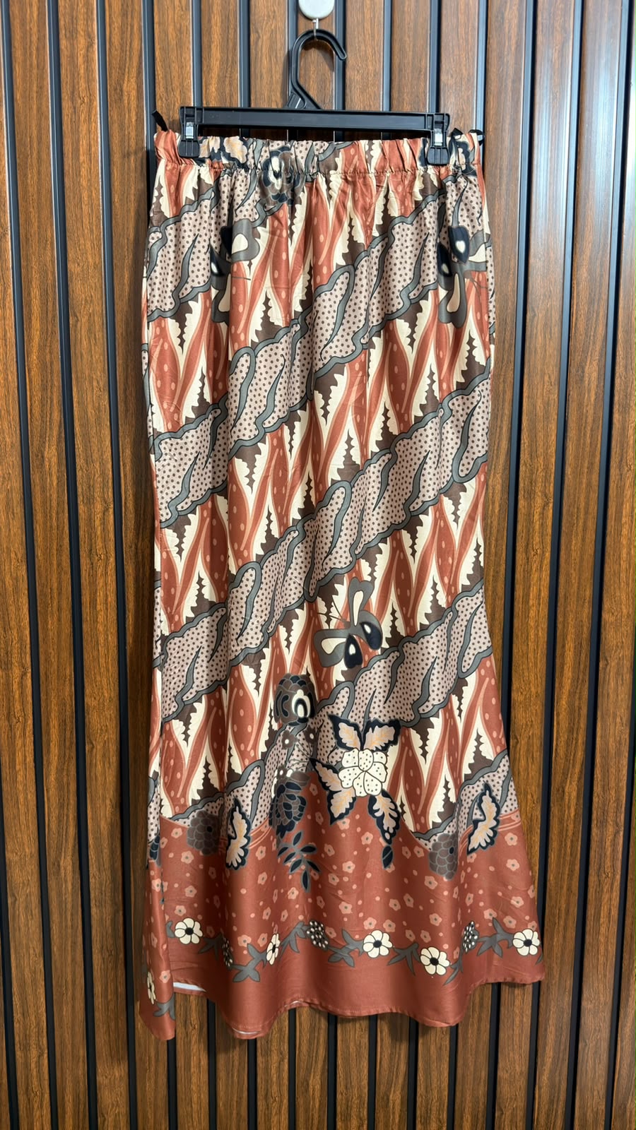 Waist 32   Lenght 41   Fabric silk Western Ladies Skirts