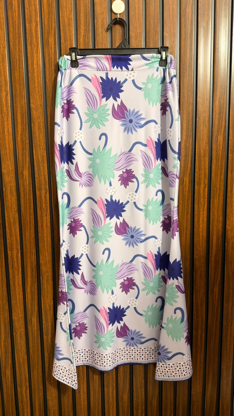 Waist 32  Lenght 42  Fabric silk jersey Branded Womens Skirt Collection