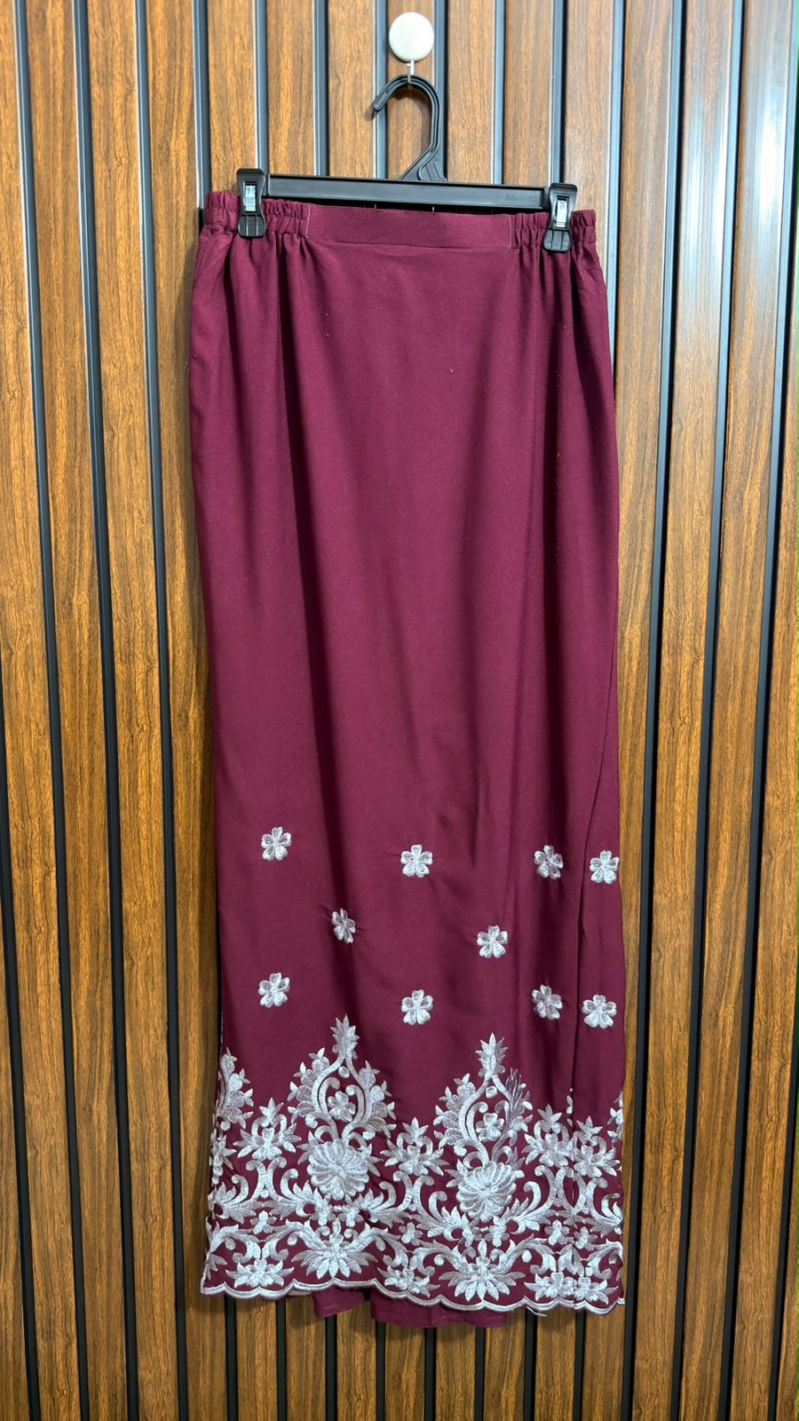 Waist 32  Lenght 41  Fabric rayon Womens Branded Skirts