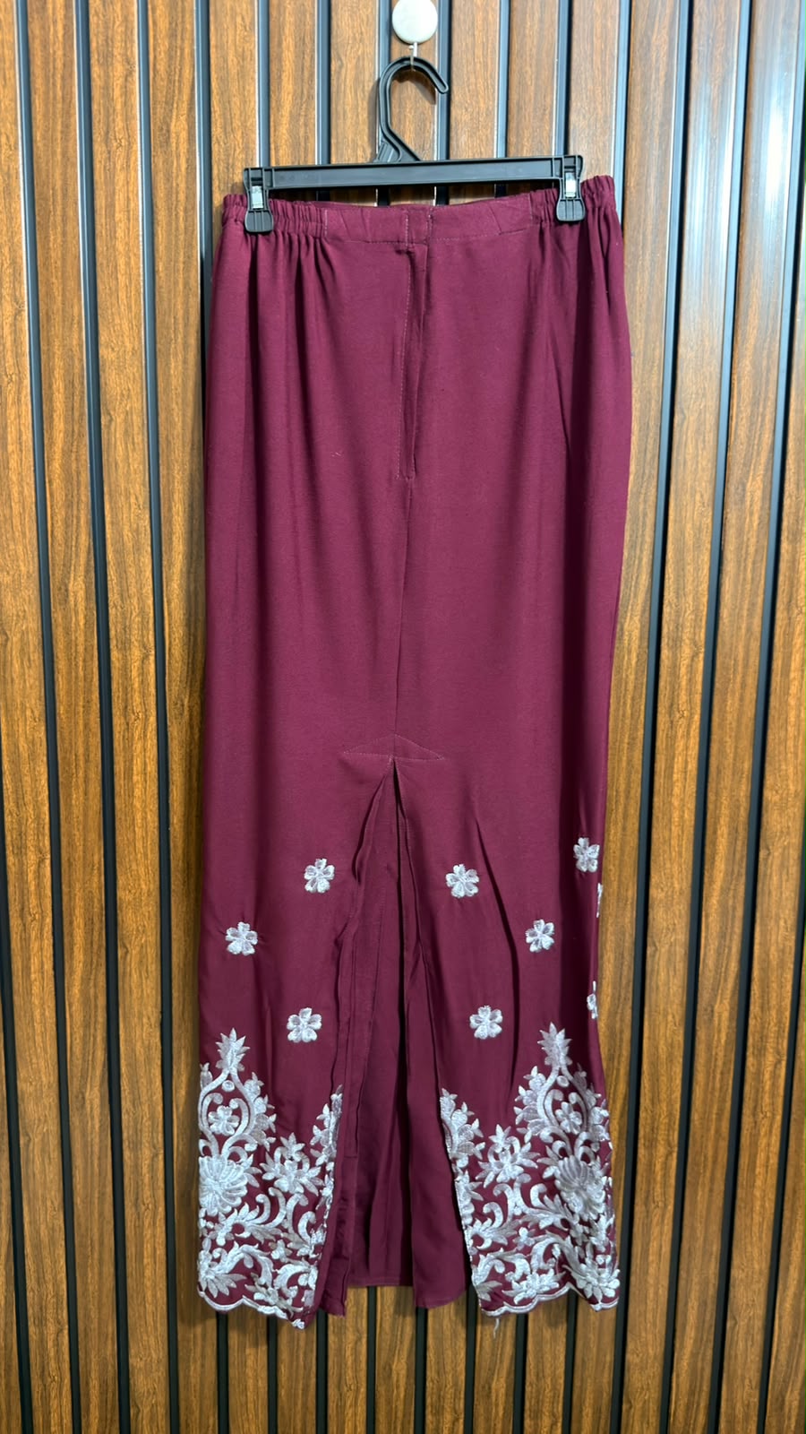 Waist 32  Lenght 41  Fabric rayon Womens Branded Skirts