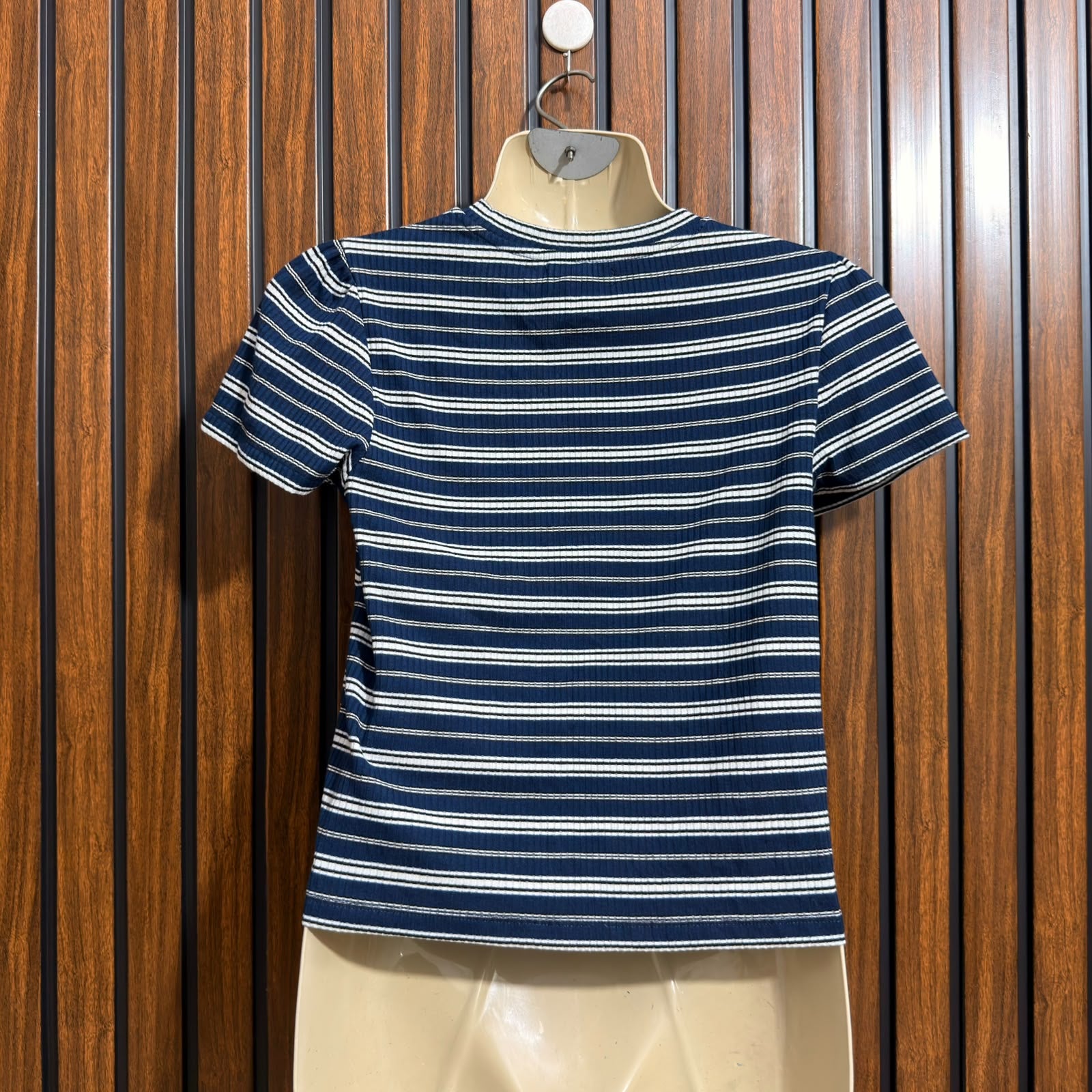 Chest 19  Lenght 18  Fabric jersey Branded Western Womens Crop Top