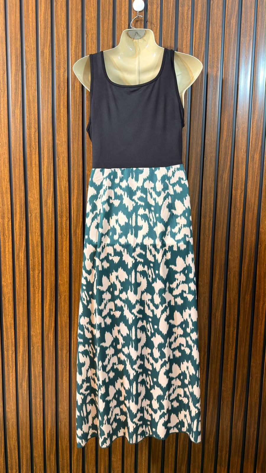 Chest 20  Lenght 42  Fabric jersey and silk Womens Maxi