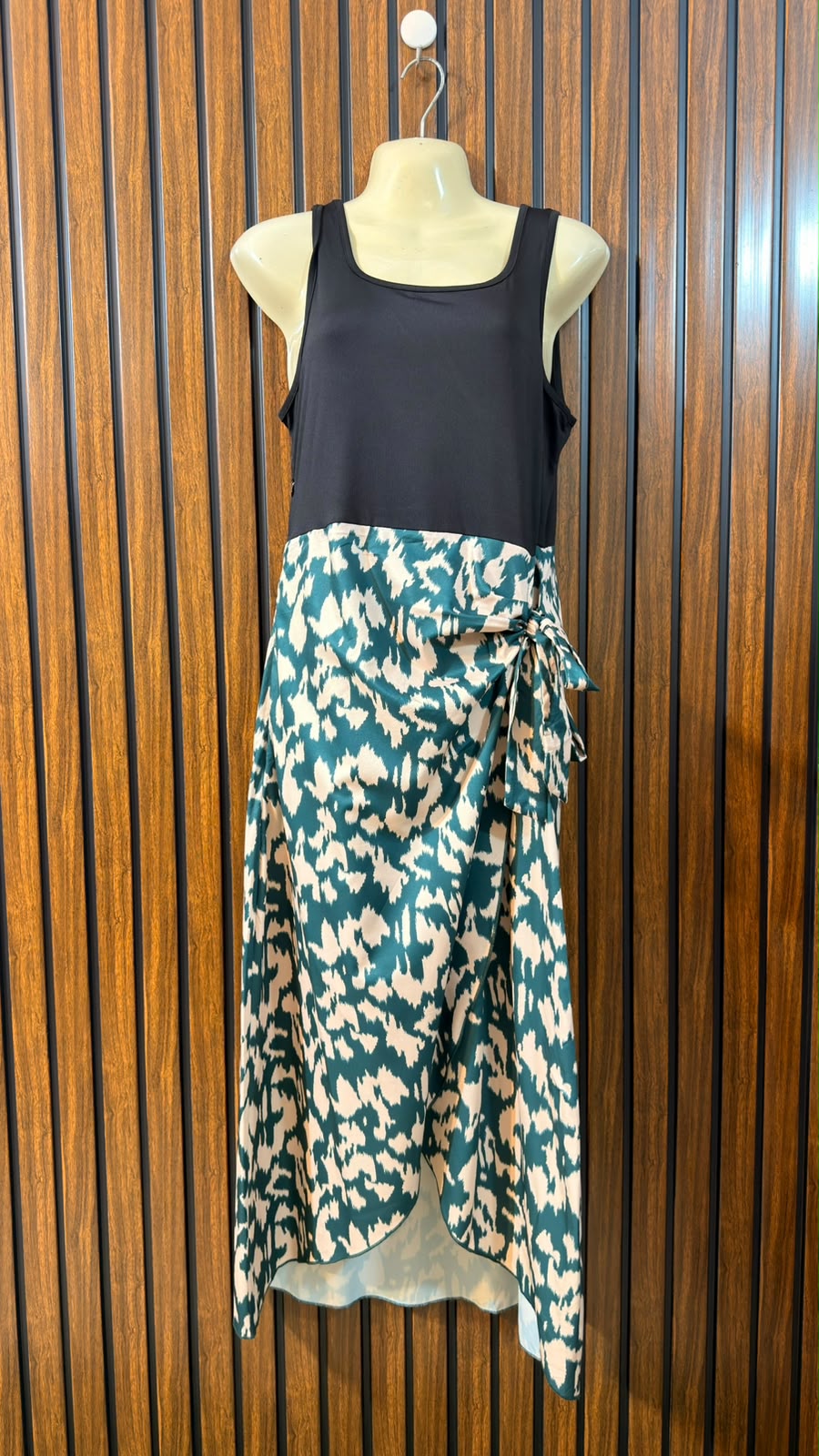 Chest 20  Lenght 42  Fabric jersey and silk Womens Maxi