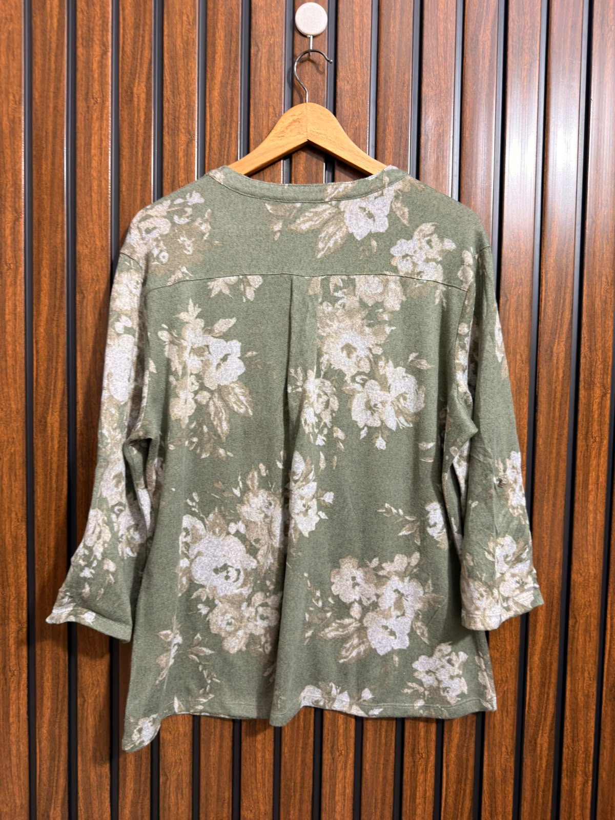Chest 23  Length 26 Branded Womens Winter Top
