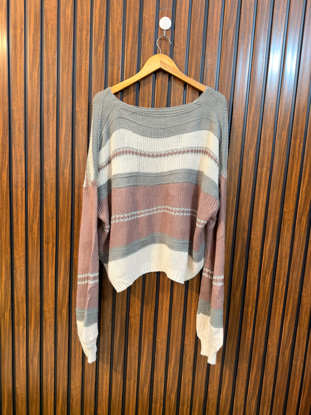 Chest xl  baggy style  Lenght 23 to 27 Branded Winter Sweater