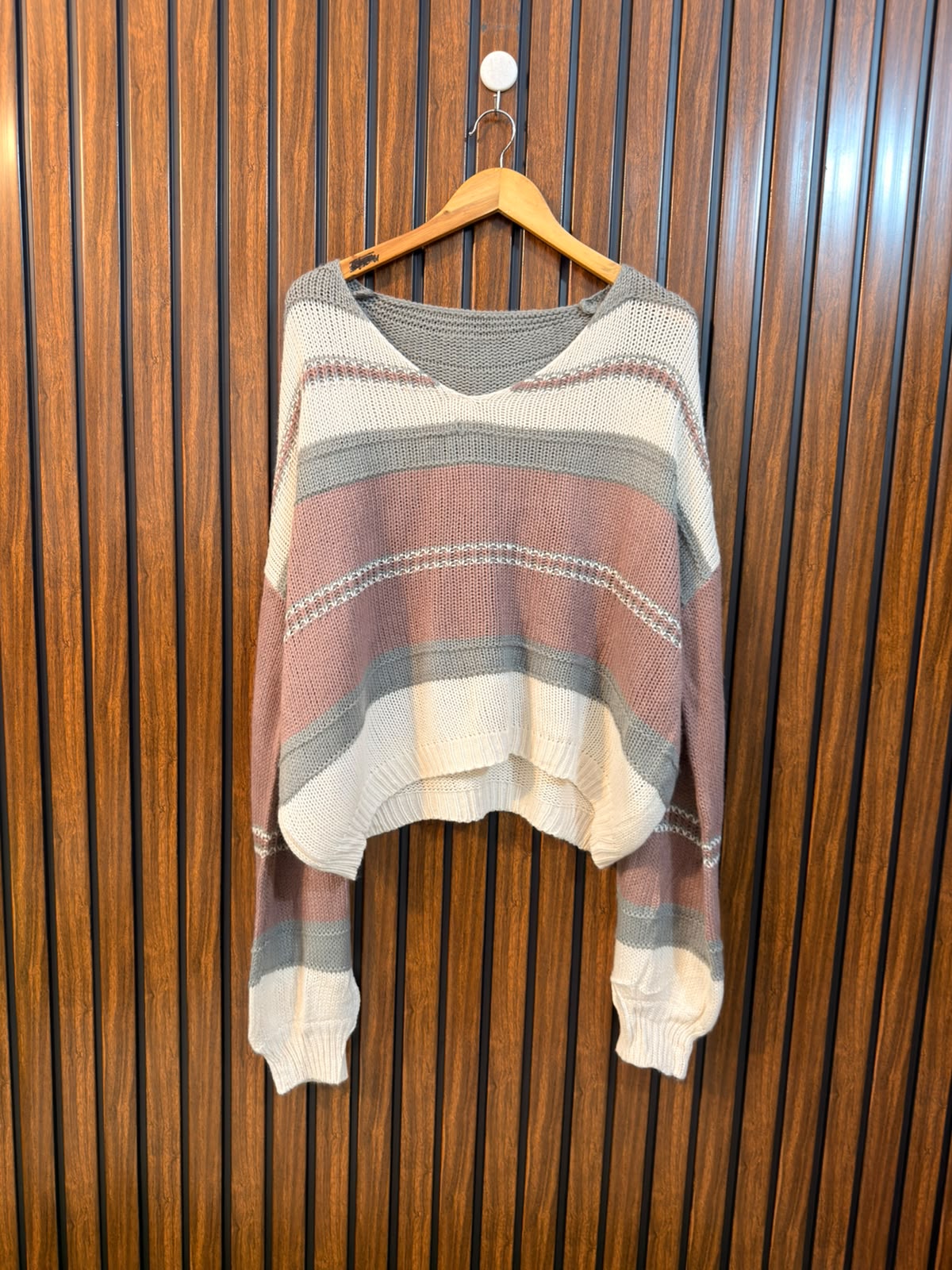 Chest xl  baggy style  Lenght 23 to 27 Branded Winter Sweater