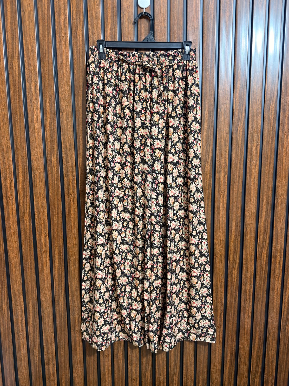 Waist 28  Length 40  Fabric Linen Western Branded Womens Trousers