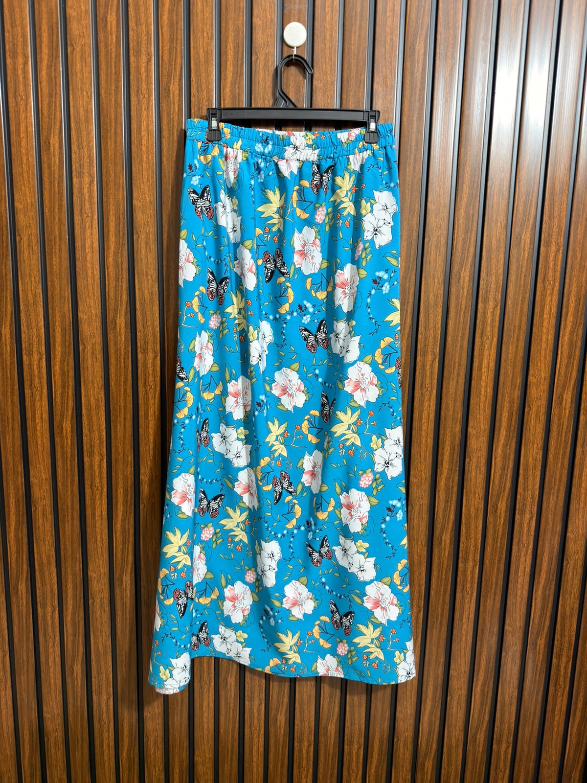 Waist 34  Lenght 40  Fabric silk Branded Womens Wear