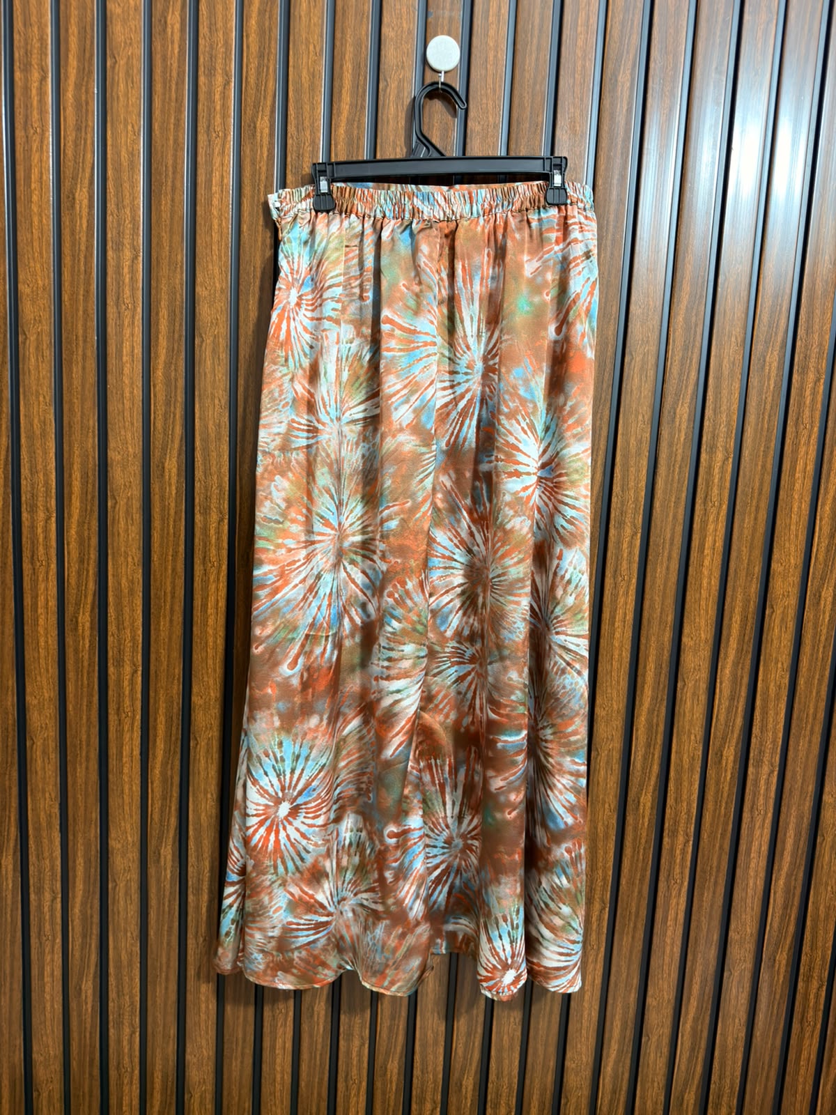 Waist 32  Lenght 39  Fabric silk Womens Skirt Range