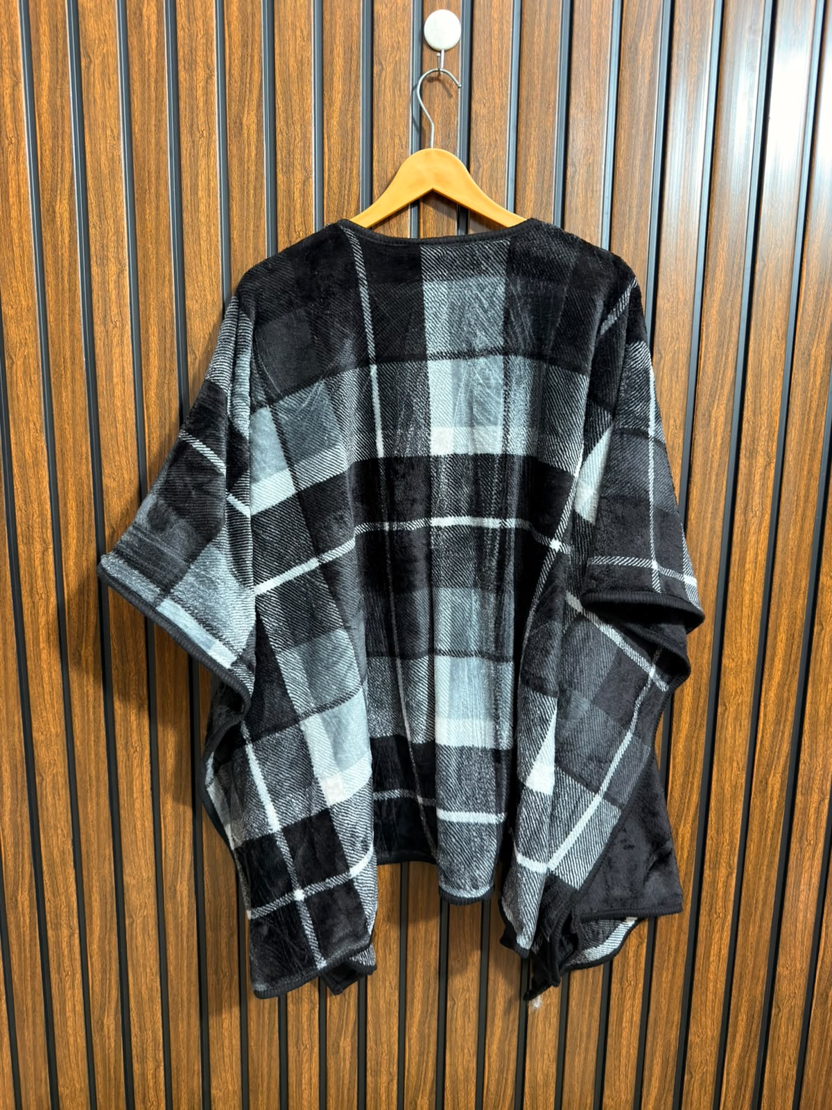 Ladies Modern Shawl