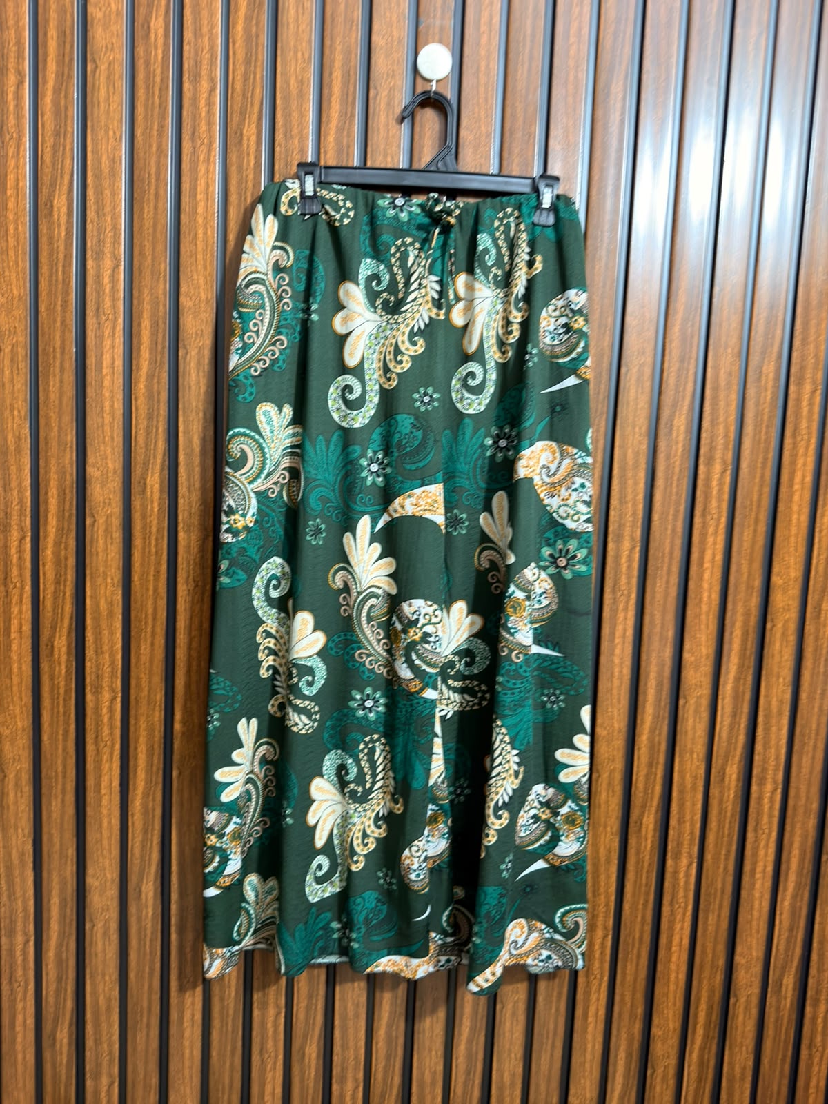 Waist 32  Lenght 36  Fabric silk  Ladies Modern Trouser