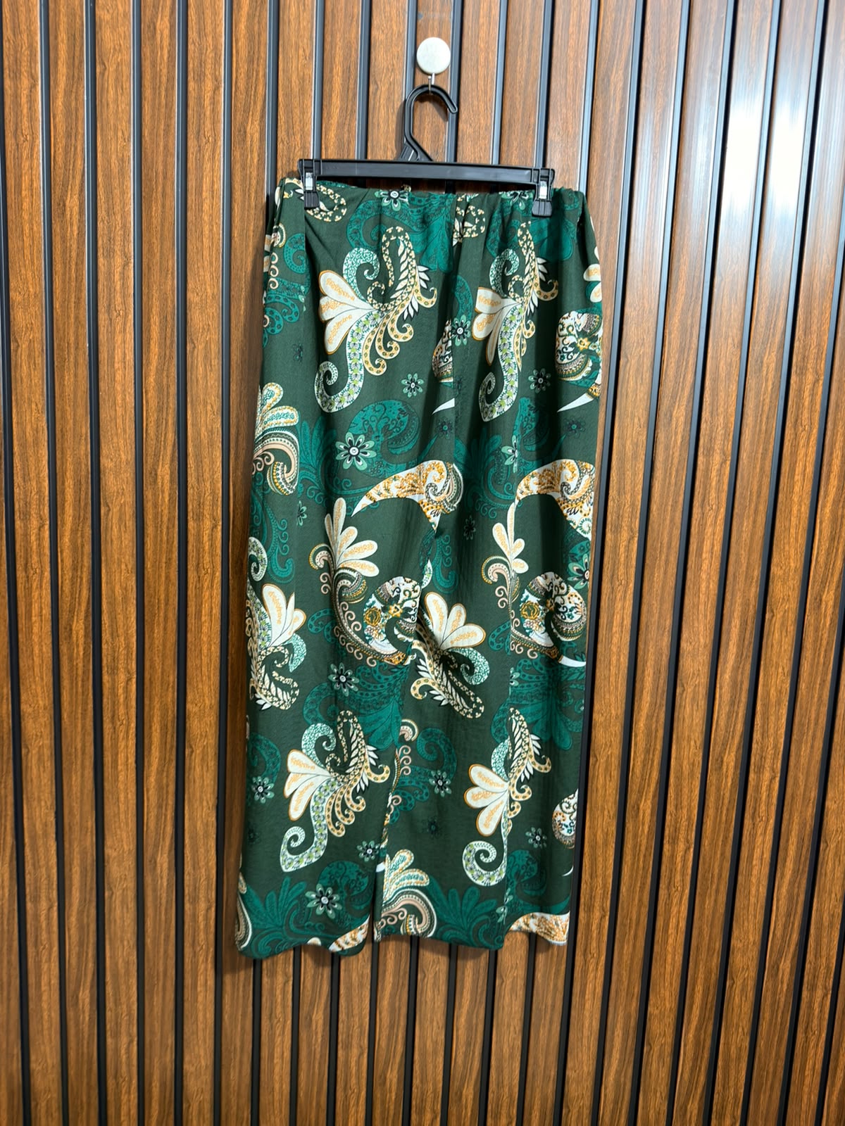 Waist 32  Lenght 36  Fabric silk  Ladies Modern Trouser