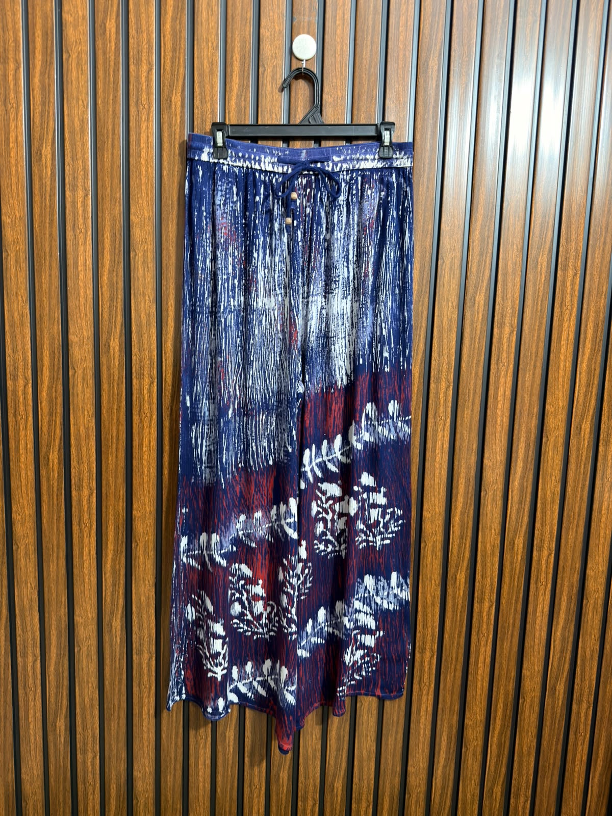 Waist 30  Lenght 39  Fabric rayon Ladies Branded Trouser