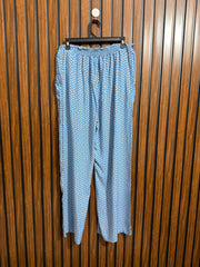 Waist 32  Lenght 41  Fabric silk Womens Branded Trouser