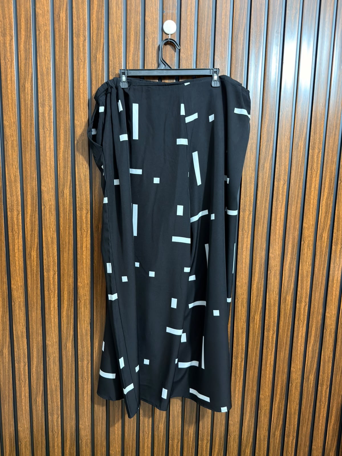 Waist 44  Lenght 41  Fabric silk Branded Modern Trouser