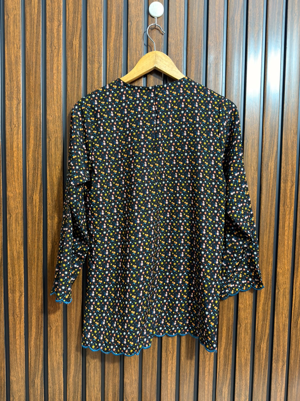 Chest 18  Lenght 26  Fabric silk  Western Womens Sleeve Top