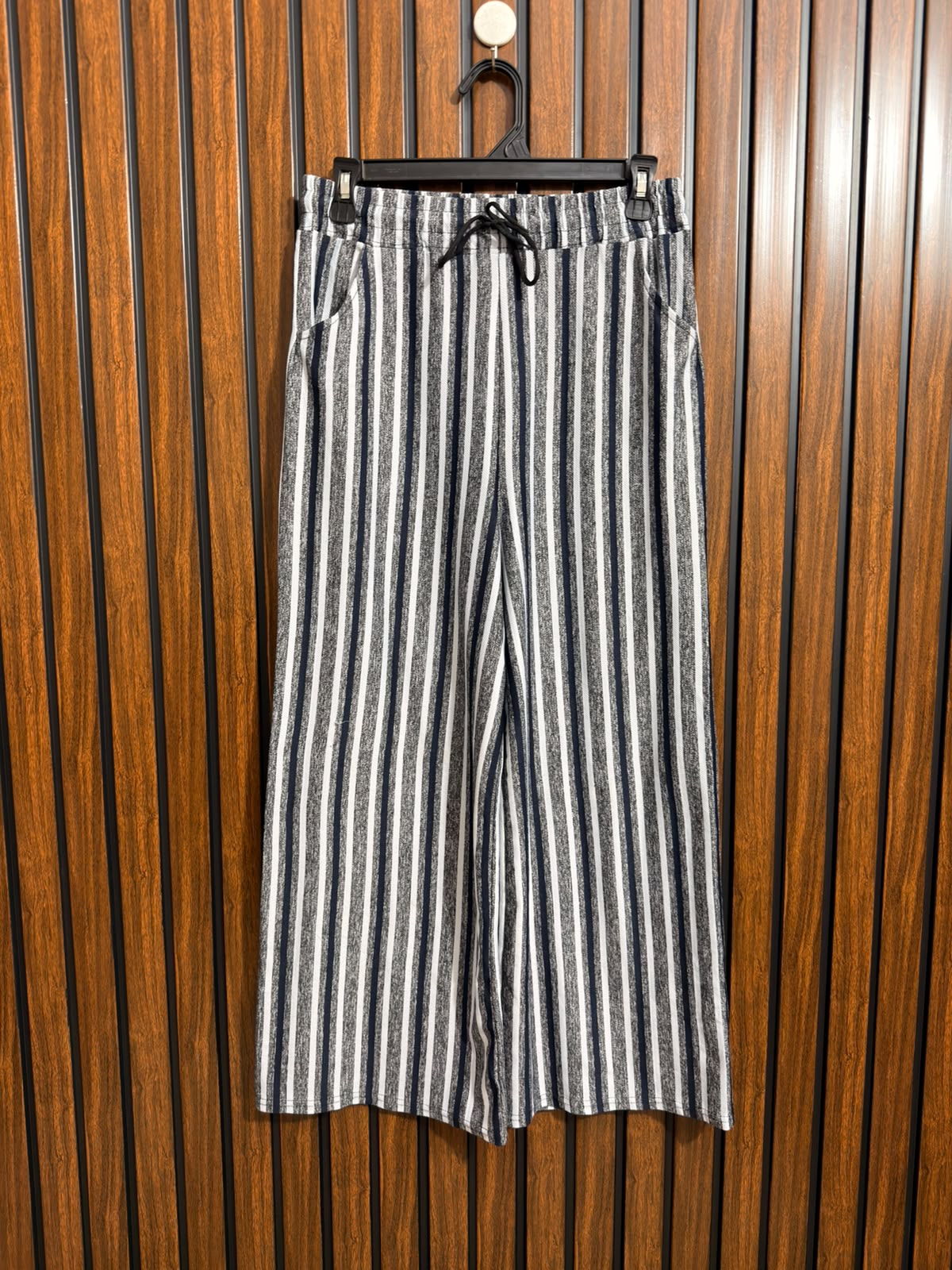 Waist 28 to 30  Lenght 35  Fabric jersey Branded Womens Trouser