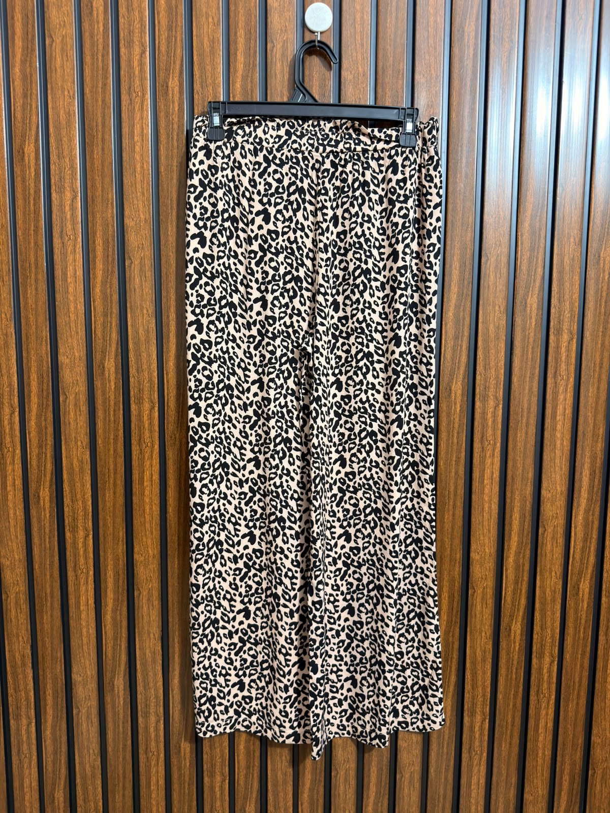 Waist 30 to 32  Lenght 35  Fabric linen Branded Western Trouser