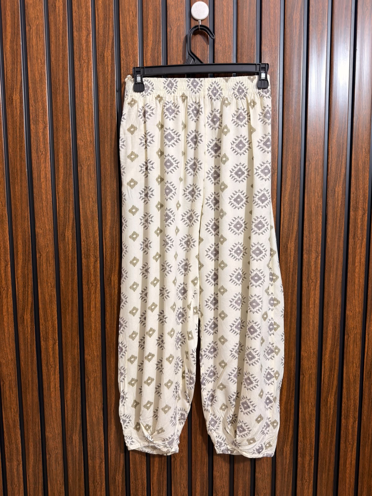 Waist 30 to 32  Lenght 34  Fabric linen Western Branded Womens Trouser