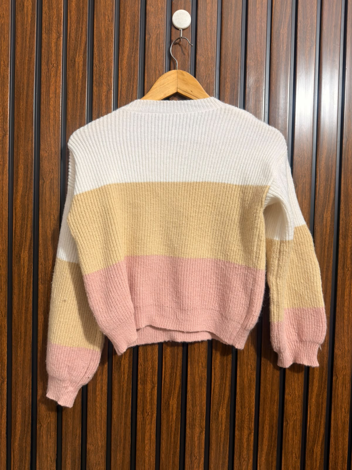 Chest 20  Lenght 18 Branded Ladies Sweater