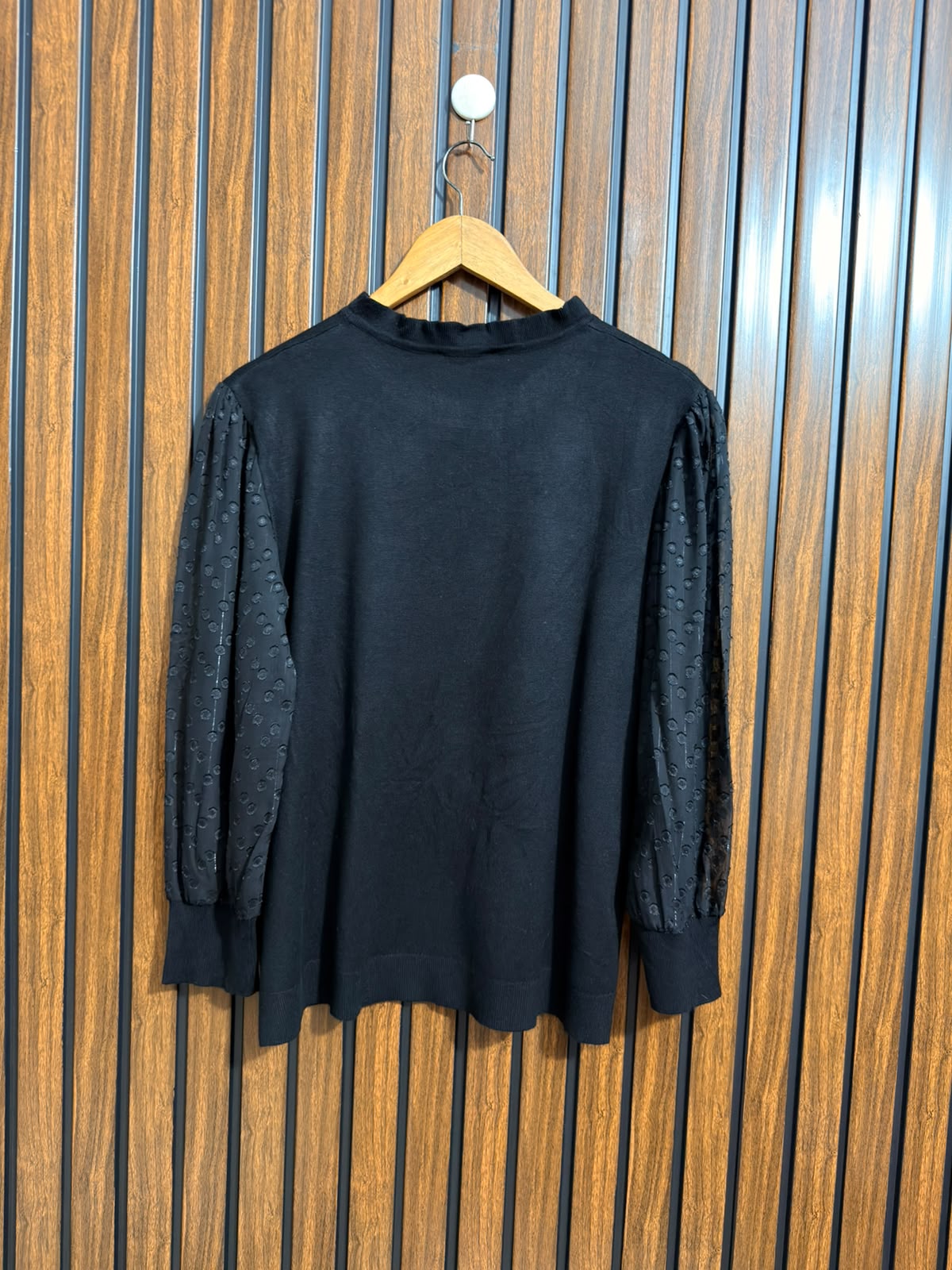 chest 23  Lenght 25 Branded Womens Winter Top