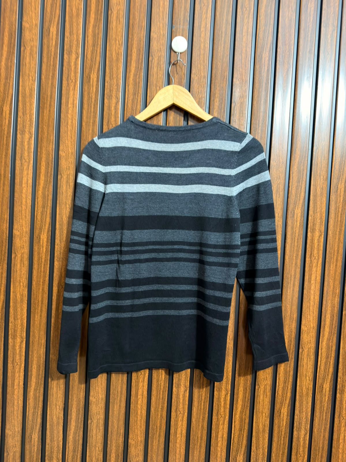 Chest 20  Lenght 25 Western Branded Womens Winter Top