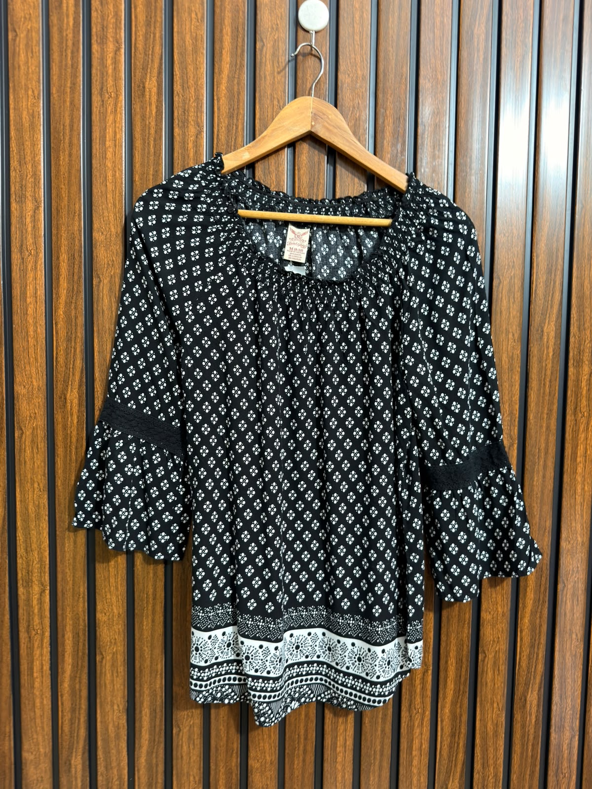 Chest 18  Lenght 28  Fabric linen Branded Womens Wear