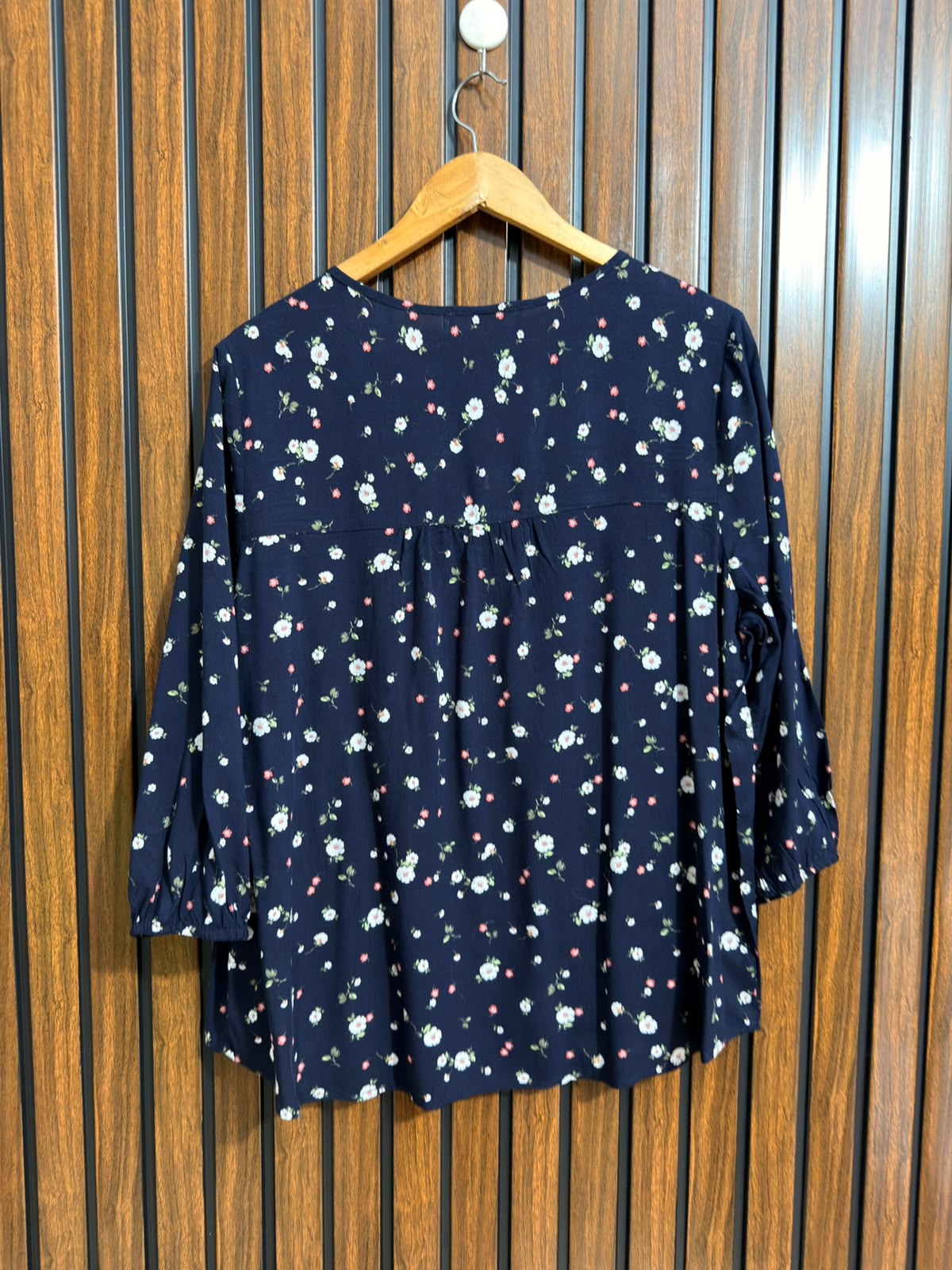 Chest 21  Lenght 26 to 27  Fabric linen Branded Womens Outfit