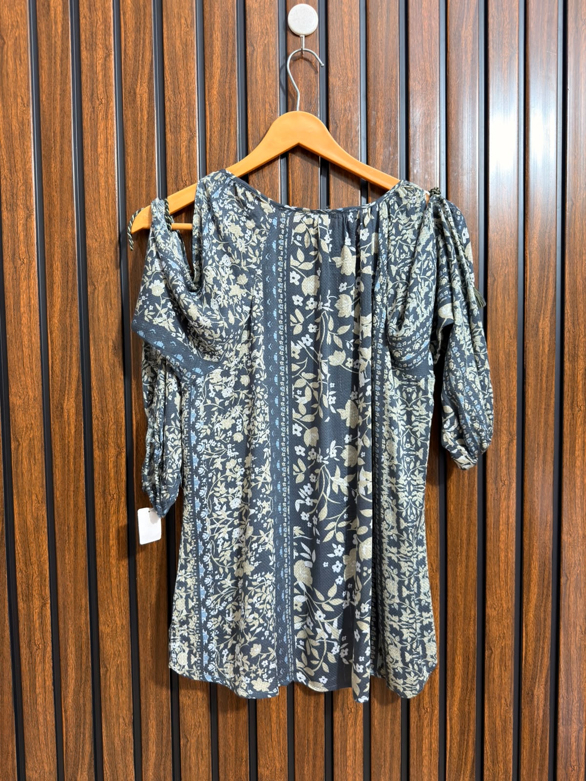 Chest 20  Lenght 23 to 24  Fabric linen Womens Full Sleeve Collection