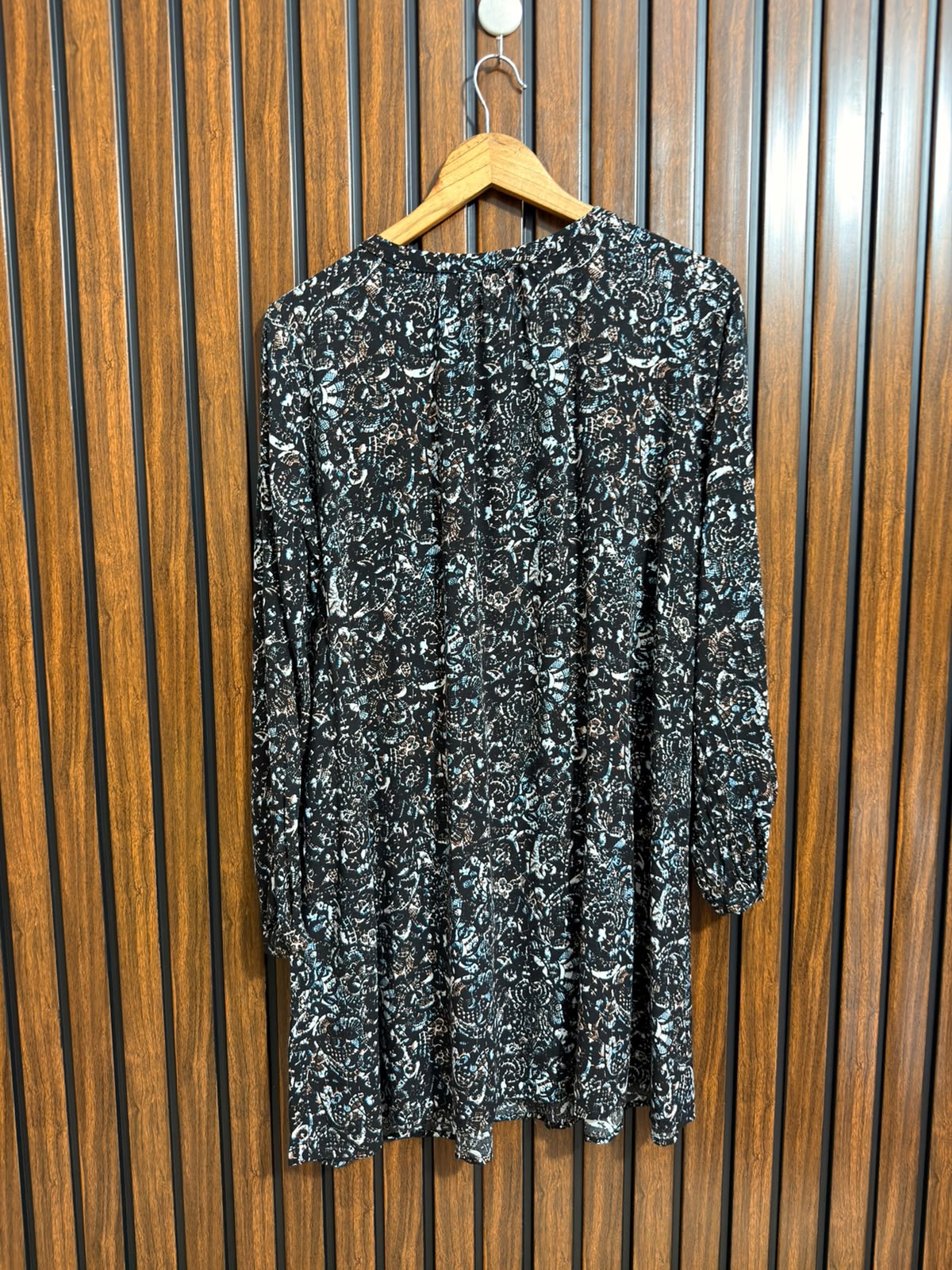 Chest 20  Lenght 35  Fabric linen Womens Sleeve Collection