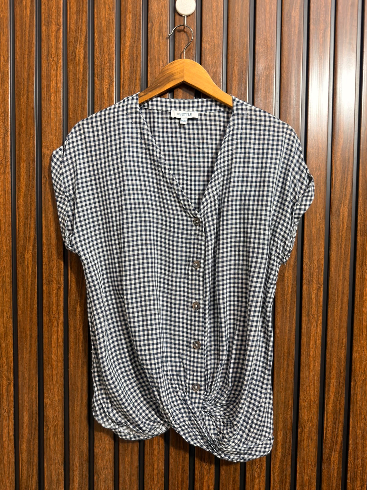 Chest 20  Lenght 25  Fabric linen Branded Basic Half Sleeve Top